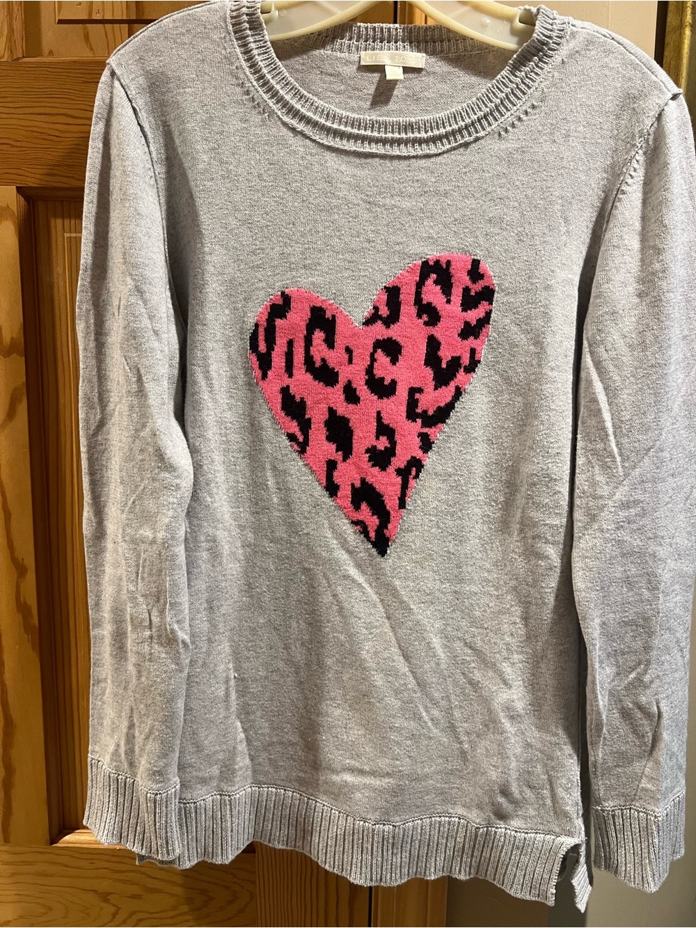 LOSA TODD Gray Sweater with Pink Leopard Heart Motif LARGE  New